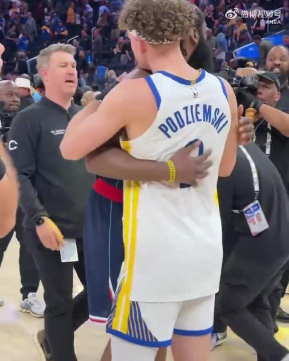 能打破附加賽不勝魔咒嗎？庫里賽后和哈登&小卡紛紛擁抱